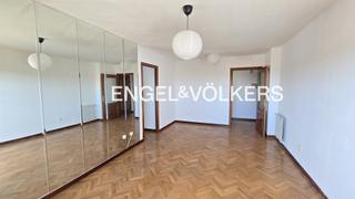 Alquiler Ático  Calle de luis rodríguez ontiveros. Ático con terraza, ubicado en un desarrollo exclusivo en el cent