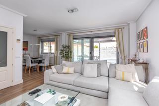 Casa en Los Hueros. Impresionante chalet independiente con  piscina en villalbilla,