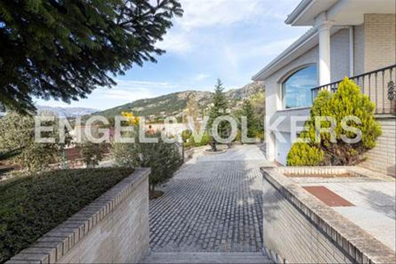 Foto dba889f2-cf06-4669-9aaf-7d564bcc2160. Haus mit heizung parking pool in Fontenebro-Altavista Collado Villalba