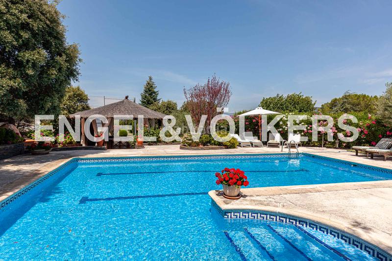 Foto f3e07d7a-086c-419d-b95b-3c72eacb2a68. Haus mit heizung parking pool in Fontenebro-Altavista Collado Villalba