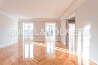 Alquiler Apartamento  Calle de o'donnell. Piso noble enfrente del parque del retiro en alquiler