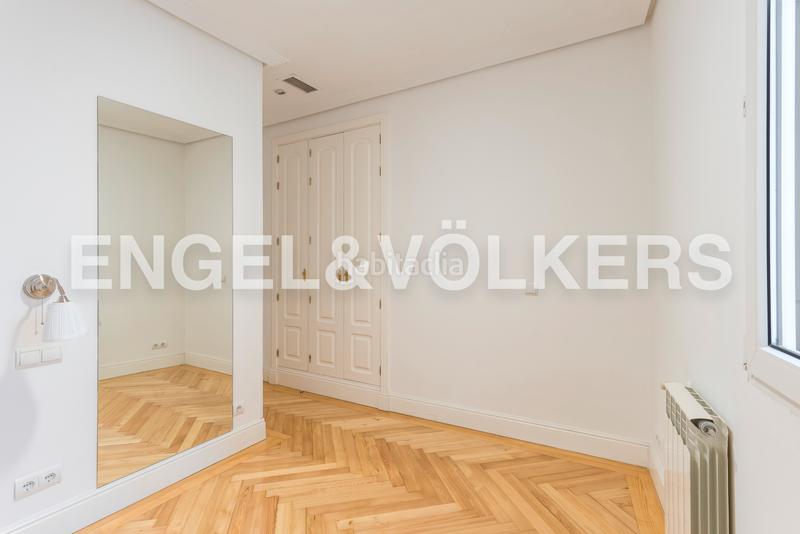 Foto 44e409fb-ee70-4373-8a9e-9f36553c74d3. Alquiler apartamento piso noble enfrente del parque del retiro en alquiler en Madrid