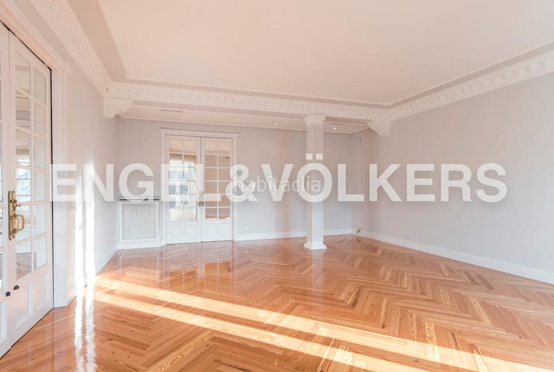 Foto f1bbda60-d066-4a5f-bbbb-0ae49ec57d1e. Rent apartment with heating in Recoletos Madrid