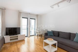 Apartamento en Justicia-Chueca. Vivienda exterior con cuatro balcones en finca moderna cerca de