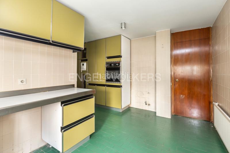 Foto 597583fb-ba3b-41e5-b2ff-2da9f59ec99d. Apartamento amplio y luminoso piso en arturo soria en Madrid