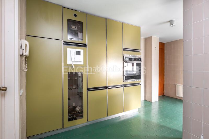 Foto 93ea9b14-5f3f-4082-89da-d3a52a457158. Apartamento amplio y luminoso piso en arturo soria en Madrid