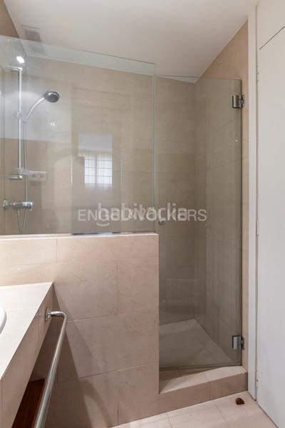 Foto a98a239c-8743-4a53-8dab-ee3cc5e67160. Apartamento amplio y luminoso piso en arturo soria en Madrid