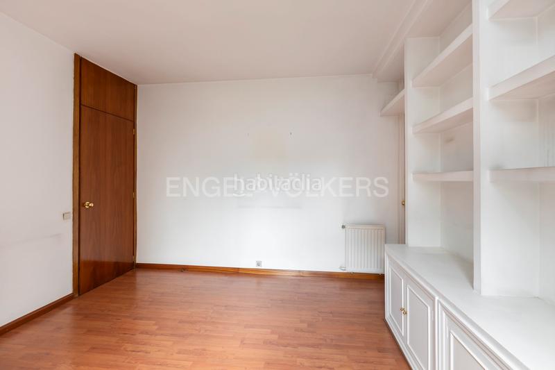 Foto c0d4e2a2-f528-4985-9763-9d74ee737ae5. Apartamento amplio y luminoso piso en arturo soria en Madrid