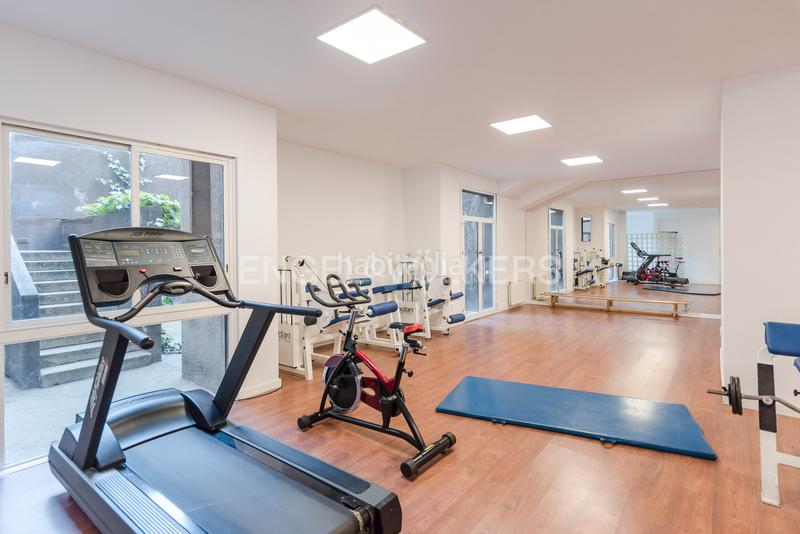 Foto c3729be5-ffaf-460f-bbb9-2b980086ca80. Apartamento amplio y luminoso piso en arturo soria en Madrid