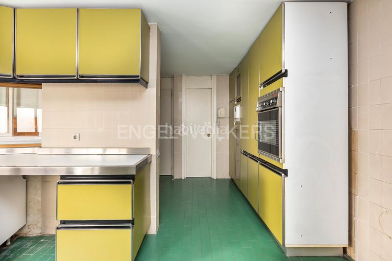 Foto c78ffcf6-f5ce-4d43-898b-2c85021ddb1c. Apartamento amplio y luminoso piso en arturo soria en Madrid