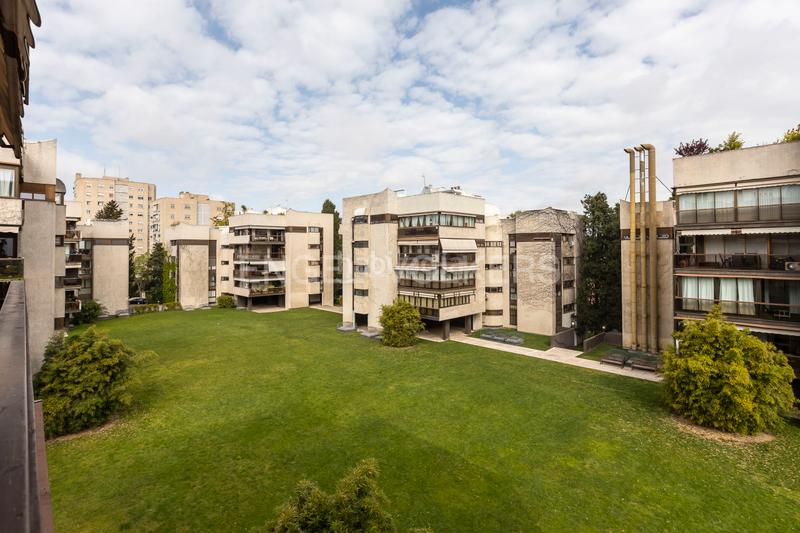 Foto ff54a734-5179-41d0-82f8-5cebfb8067a0. Apartamento amplio y luminoso piso en arturo soria en Madrid