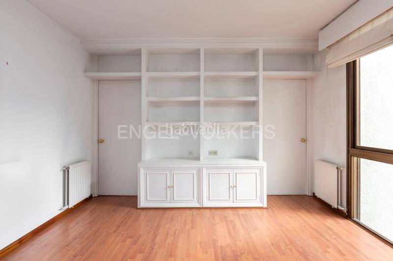 Foto ffd4aef2-ddaf-4e95-80f5-8ff8f6dbfea9. Apartamento amplio y luminoso piso en arturo soria en Madrid