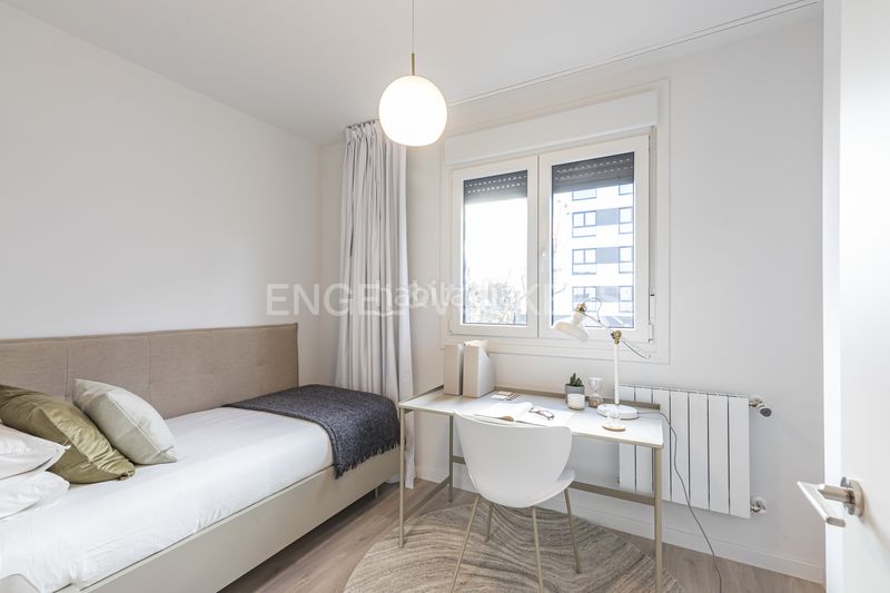 Foto 0a2640f0-a2ee-450a-aeb3-09af394945c8. Alquiler piso obra nueva piso de 2 dormitorios en barajas en Madrid