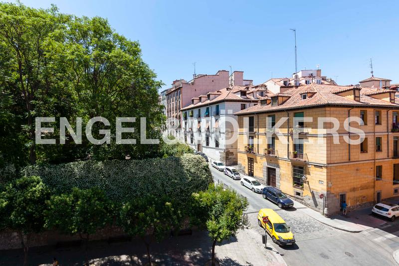 Foto 5a095416-a9ba-4cc1-a69d-7107e6d2736c. Alquiler apartamento funcional duplex amueblado en Palacio en alquiler en Madrid