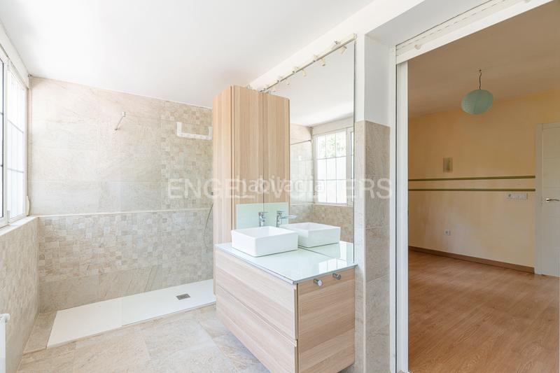 Foto 0d0ab028-e077-4d41-a798-02ff9b4eb3df. Casa amb calefacció aparcament a Mojadillas-Parque de las Infantas-El Paraiso Valdemorillo
