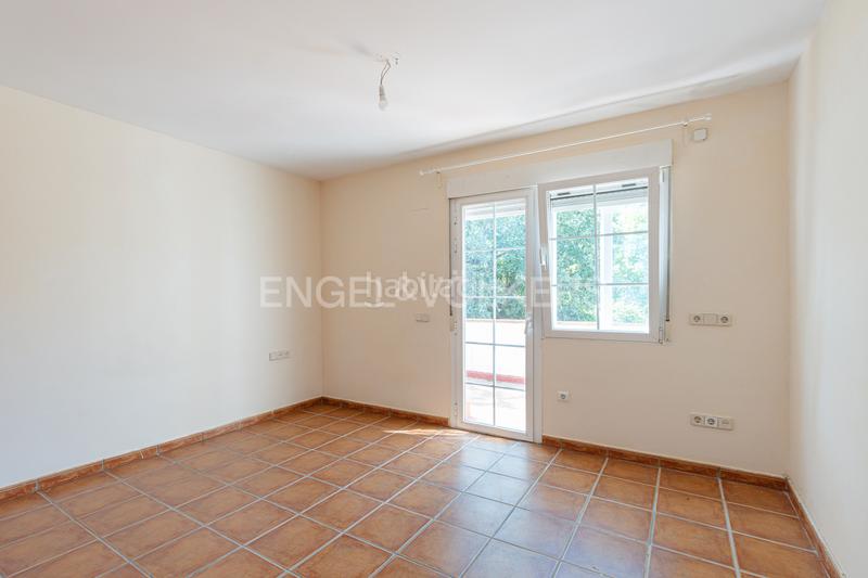 Foto 5f2262ce-e625-42ee-861a-21acb6e3a1ac. Casa amb calefacció aparcament a Mojadillas-Parque de las Infantas-El Paraiso Valdemorillo