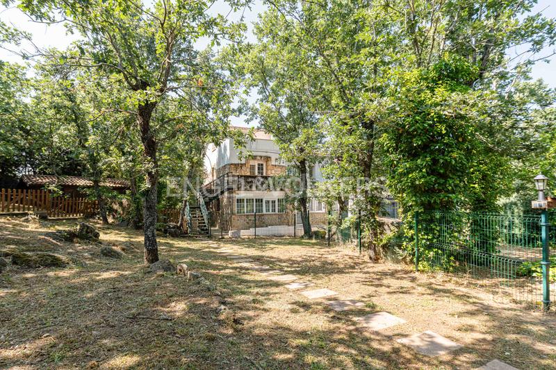 Foto a3bc2310-cd1e-4779-8238-f6c1a321ef9d. Casa amb calefacció aparcament a Mojadillas-Parque de las Infantas-El Paraiso Valdemorillo