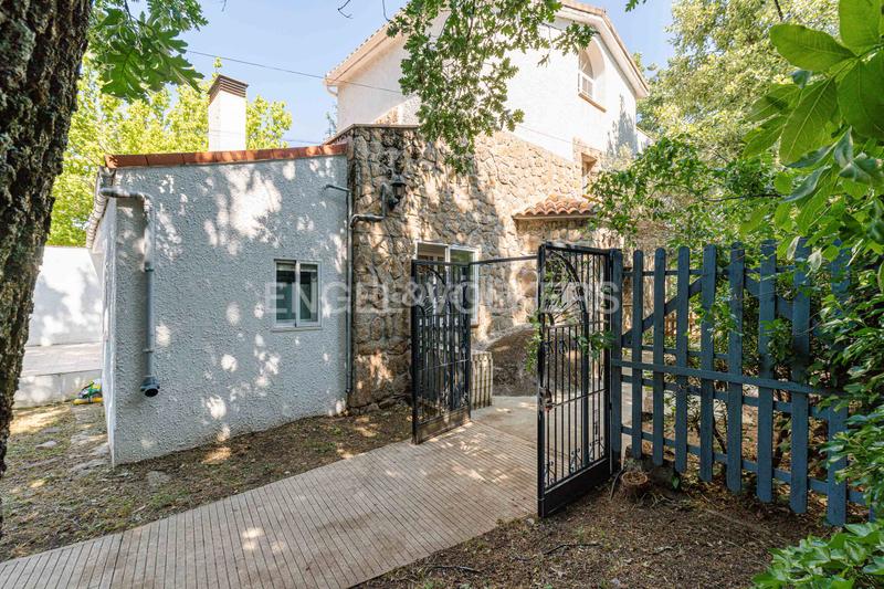 Foto c2f04792-b59e-4013-b08d-1464d163f5aa. Casa amb calefacció aparcament a Mojadillas-Parque de las Infantas-El Paraiso Valdemorillo
