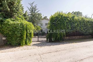 House in Mojadillas-Parque de las Infantas-El Paraiso. Propiedad multifamiliar en valdemorillo