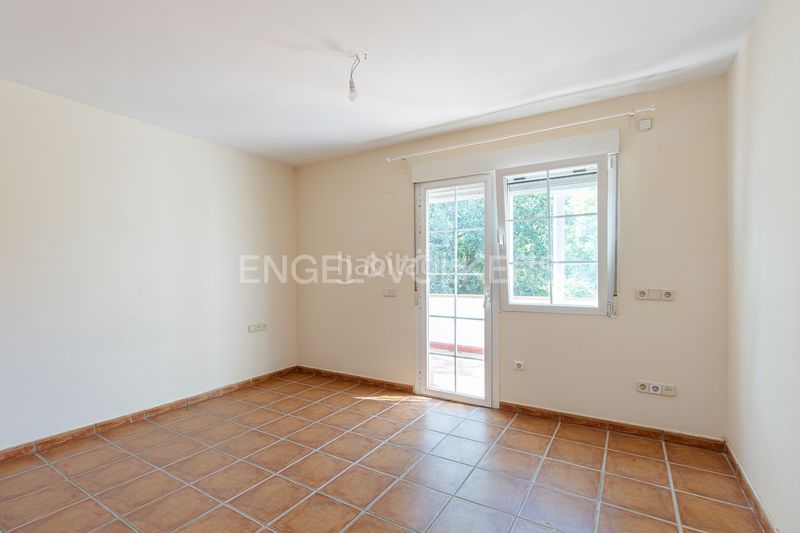 Foto 5f2262ce-e625-42ee-861a-21acb6e3a1ac. Casa amb calefacció aparcament a Mojadillas-Parque de las Infantas-El Paraiso Valdemorillo