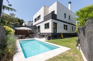Lloguer Casa adossada  Calle gabriel enríquez de la orden. Exclusivo chalet pareado con jardín y piscina privada