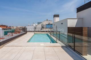 Alquiler Apartamento en Trafalgar. Piso de obra nueva en exclusiva finca con piscina en azotea, gim