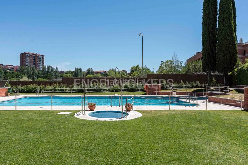 Foto 6d532978-9c41-4dd5-a7a0-50324d1066f7. Miete appartement mit heizung parking pool in La Paz Madrid