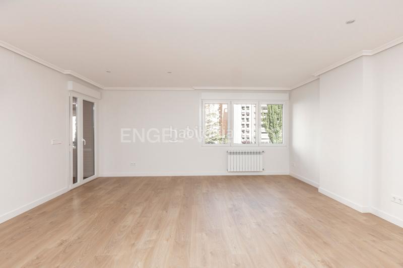 Foto 9d7d2928-bb6b-481a-80d2-509b5b46a840. Rent apartment with heating parking pool in La Paz Madrid