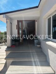 Casa a Tiemblo (El). Elegante chalet con piscina privada
