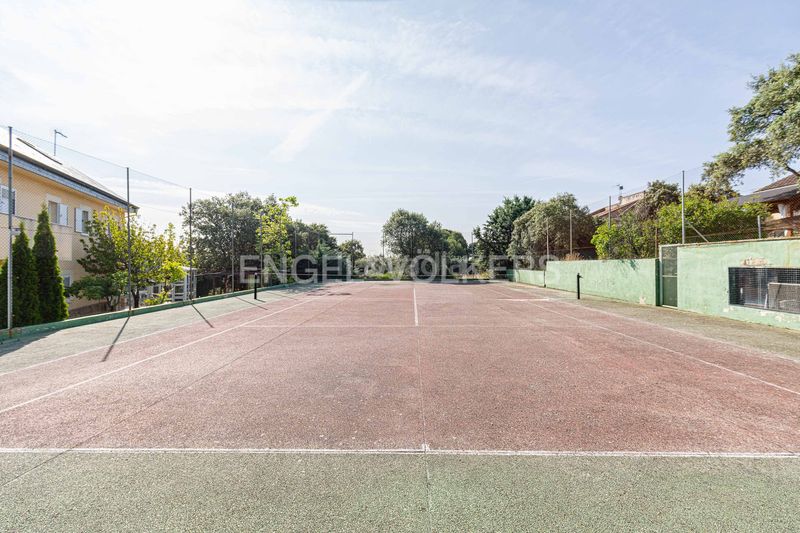 Foto c083bd86-8977-439c-aef6-2bf0cad83f4c. Casa amb calefacció aparcament a Mojadillas-Parque de las Infantas-El Paraiso Valdemorillo