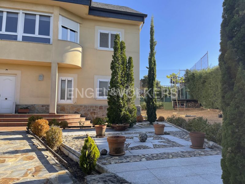 Foto e20f8d33-e398-41b5-80d3-6df381987c04. Casa amb calefacció aparcament a Mojadillas-Parque de las Infantas-El Paraiso Valdemorillo
