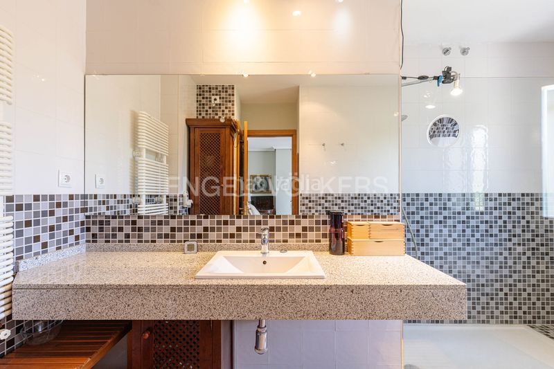 Foto f21b2ad0-a910-49fd-8d44-64a51f6cf854. Casa amb calefacció aparcament a Mojadillas-Parque de las Infantas-El Paraiso Valdemorillo