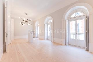 Rent Apartment in Palacio. Propiedad señorial de 1856 totalmente reformada con 3 dormitorio