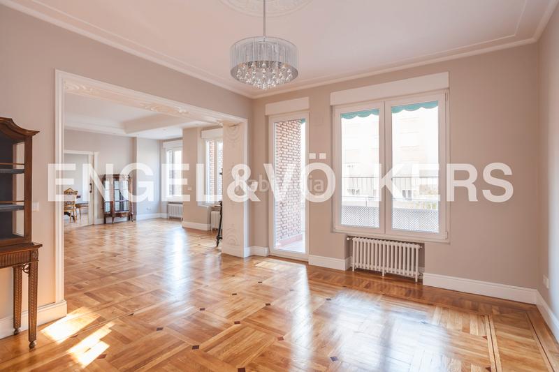 Foto b32e7ccf-9718-42c4-a227-8f5205519695. Alquiler apartamento magnifica piso reformado con terraza en chamberí en Madrid