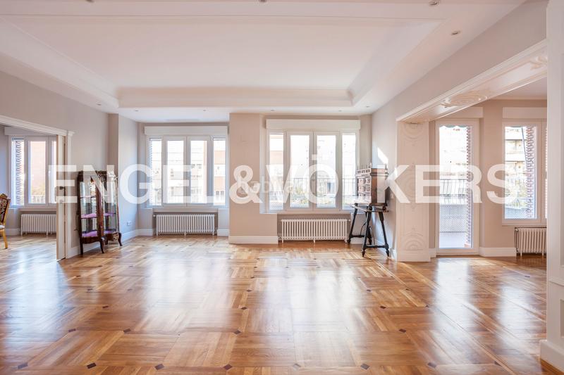 Foto d8d7cacd-c3ef-4ec9-b138-0be924df2342. Alquiler apartamento magnifica piso reformado con terraza en chamberí en Madrid