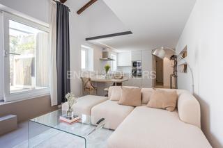 Lloguer Àtic a Sol. Moderno ático de un dormitorio con terraza privada en el corazón