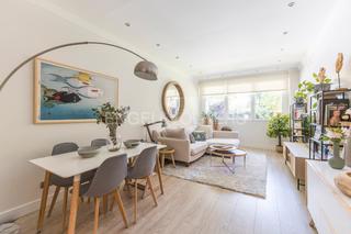 Apartament  Calle de mateo lópez. Precioso piso con vistas a zona verde con piscina
