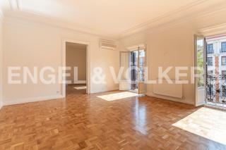 Alquiler Apartamento en Recoletos. Exclusivo piso en calle velázquez.  elegancia y modernidad en el