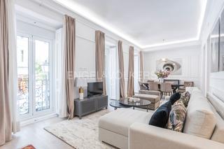 Apartament  Ayala. Exclusiva vivienda exterior con tres balcones en la codiciada ca