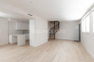 Apartament  Paseo de la dirección. Impresionante loft de diseño moderno