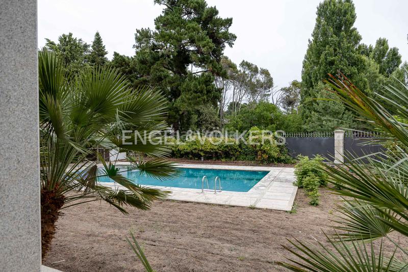 Foto 05ac3983-15ae-48e8-bfed-52dd341544f7. Casa amb calefacció aparcament piscina a La Florida - El Plantío Madrid