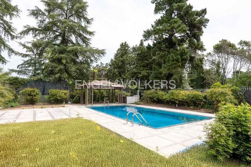 Foto 2387034b-cf88-4ad0-a3b2-b7f7abdba5e4. Casa amb calefacció aparcament piscina a La Florida - El Plantío Madrid
