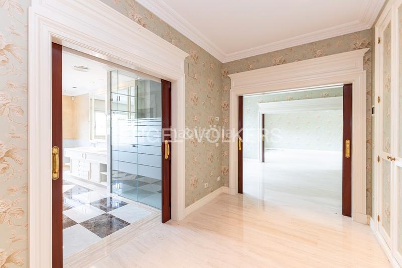 Foto 99f576d0-f5c9-4ce0-a9f7-9d6d86c5810b. Casa amb calefacció aparcament piscina a La Florida - El Plantío Madrid