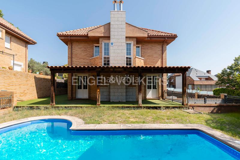 Foto 1c09dc76-f7ad-414c-b0dd-945effde2c7b. Casa unifamiliar reformado en el monte del pilar en Majadahonda