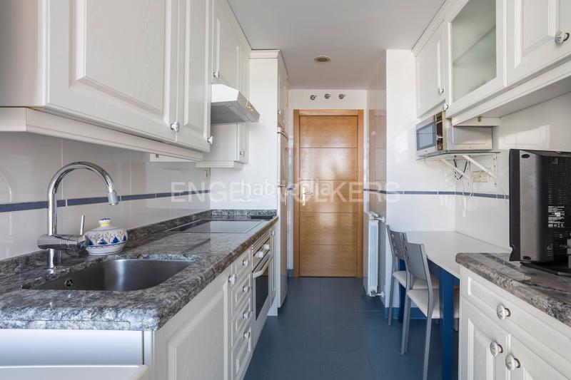 Foto e4b4d405-71fb-49a3-af73-9508efa1db10. Piccolo appartamento con riscaldamento parcheggio piscina in Madrid