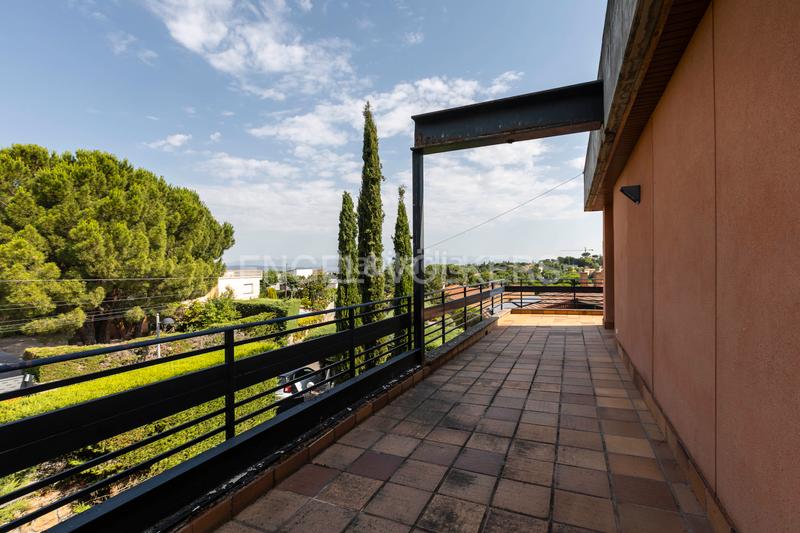 Foto 3ff9542f-c51b-4c6c-9a2b-4e91ab9d11de. Casa amb calefacció aparcament piscina a Bonanza Boadilla del Monte