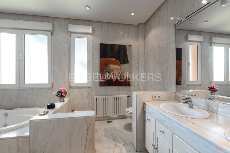 Foto 8f07c1ef-76a8-4f6c-81c4-8233efc89766. Casa amb calefacció aparcament piscina a Bonanza Boadilla del Monte