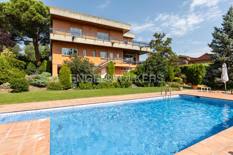 Foto cd8820e6-73f6-41e9-91ef-045c2d262df3. Casa amb calefacció aparcament piscina a Bonanza Boadilla del Monte