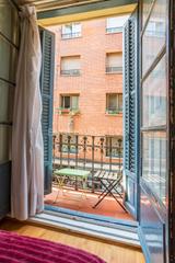 Apartament en Universidad-Malasaa. Encantador apartamento con balcn a la calle