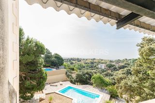 Casa in Pino Alto-Navarredonda. Exclusiva residencia con piscina, terrazas y garaje para 4 coche